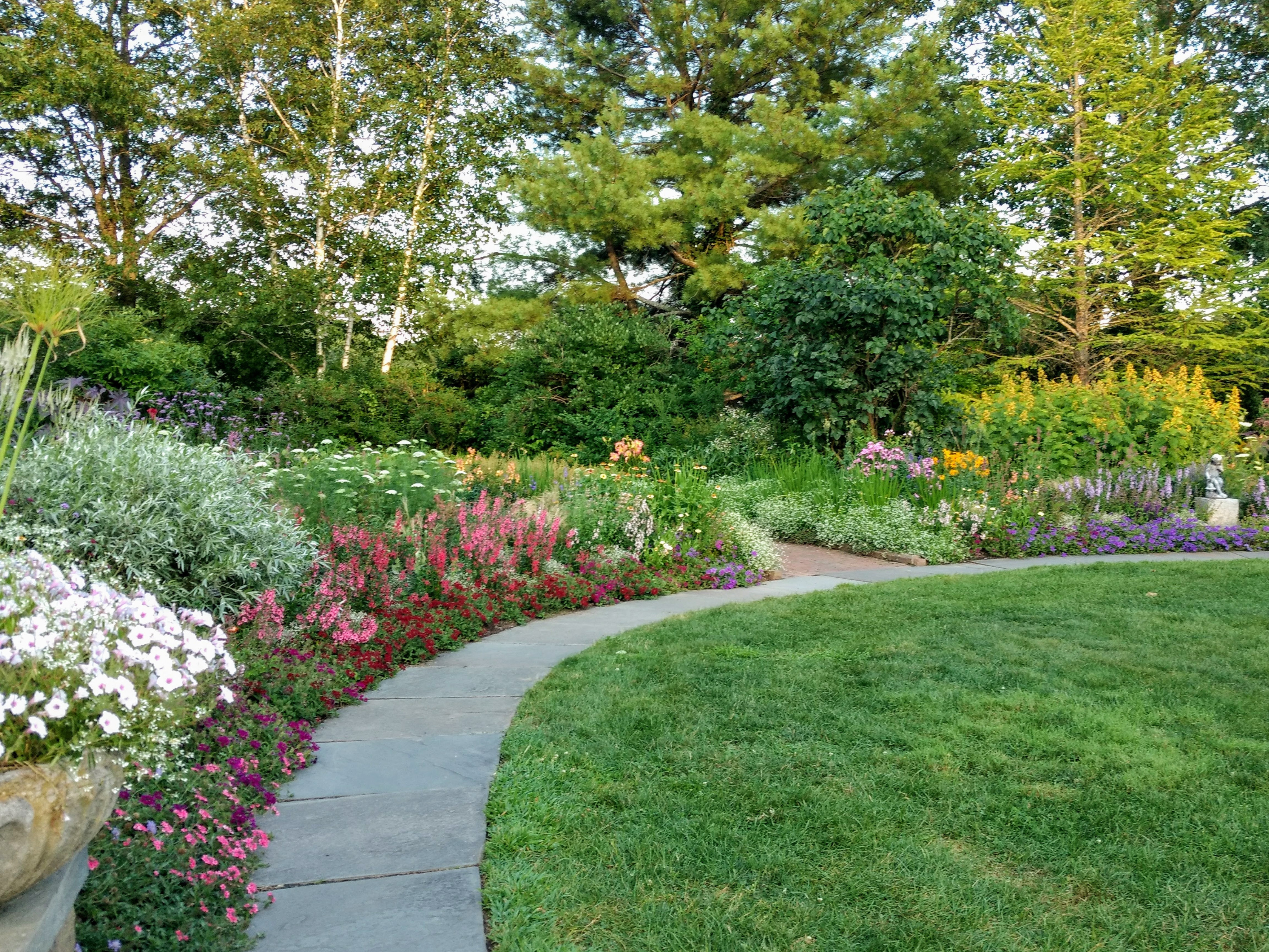 Благоустройство участка частного дома в Коврове и Владимирской области